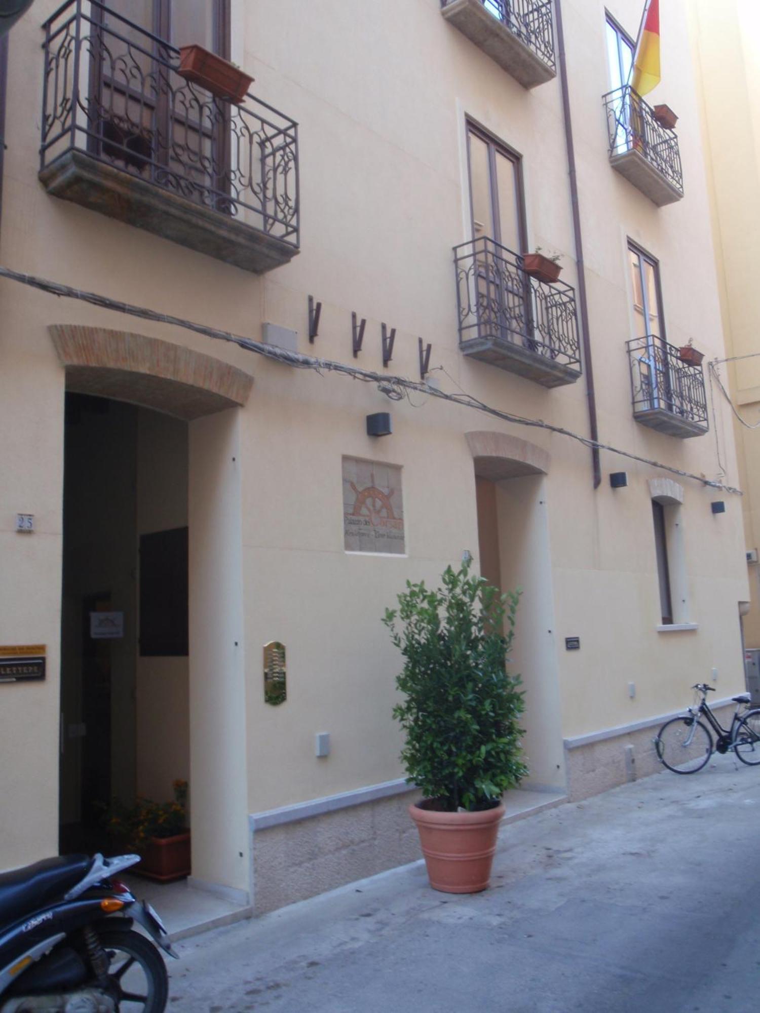 Palazzo Dei Corsari Aparthotel Trapani Ngoại thất bức ảnh